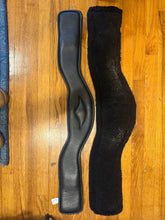 Load image into Gallery viewer, Preowned Total Saddle Fit 32” Girth &amp; Sheepskin Cover Set