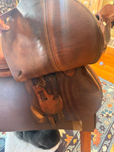 Load image into Gallery viewer, Preowned 17.5” Antares Saddle 2011